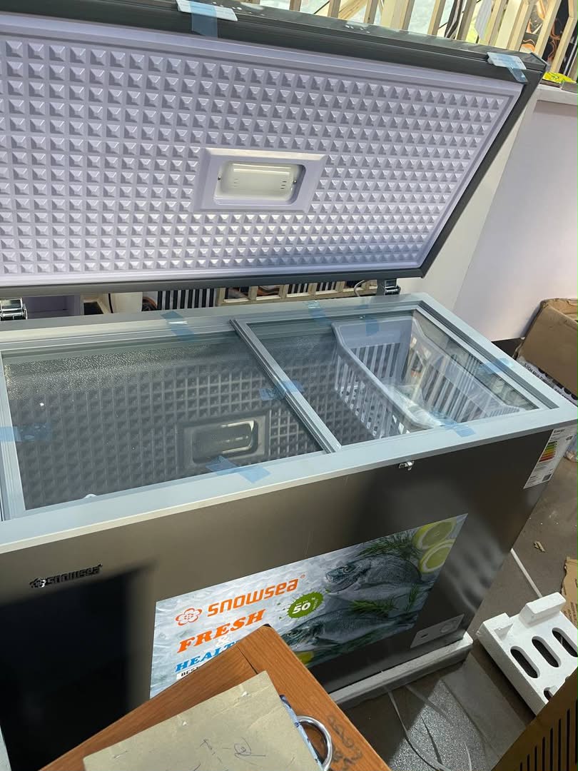 300L SNOWSEA FREEZER WITH GLASS