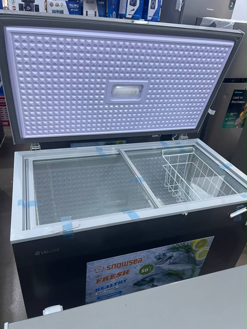 250L SNOWSEA FREEZER WITH GLASS COVER